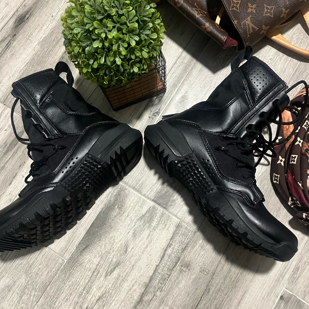Nike tactical boots
SFS - Picture 3 of 15